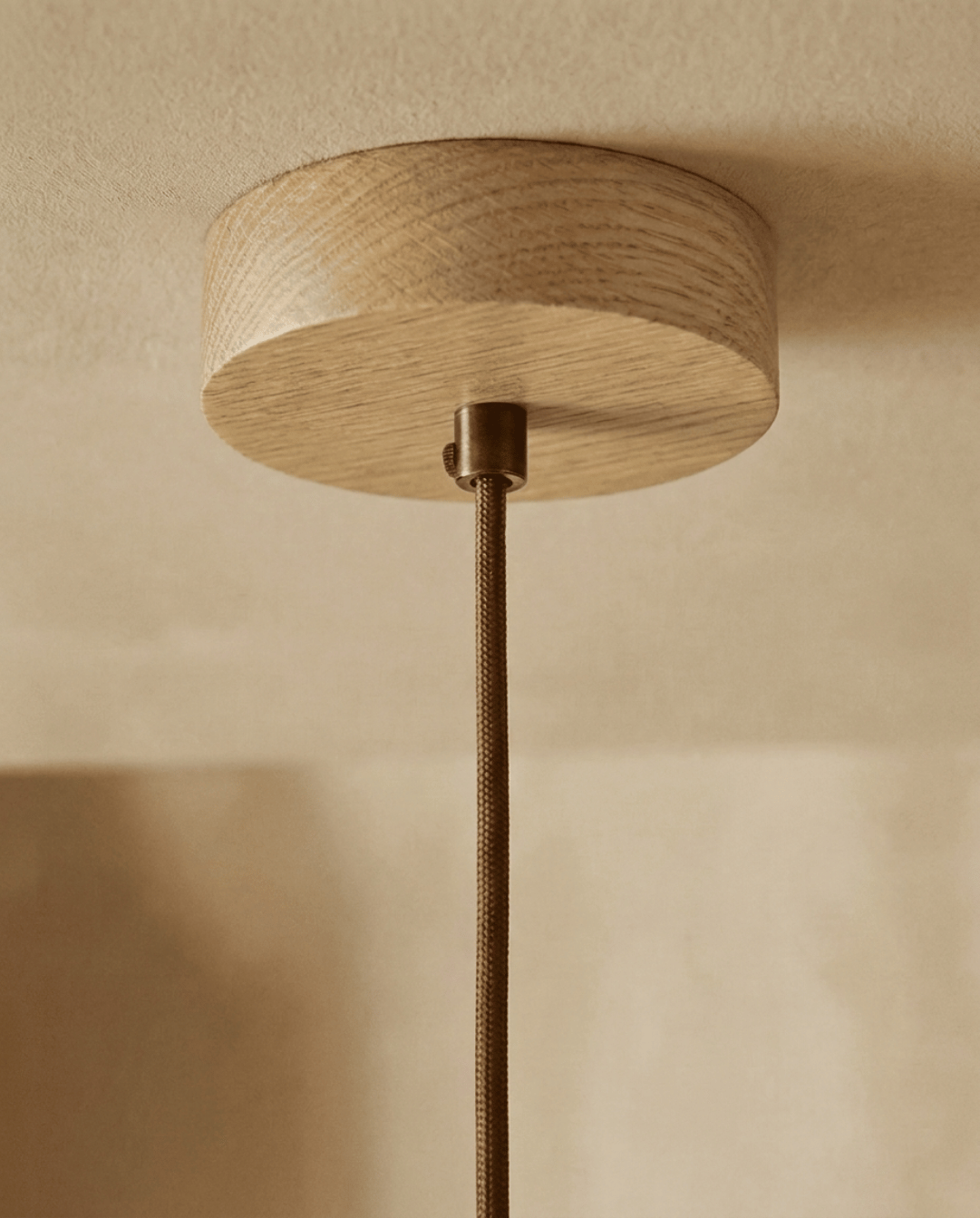 Dune Hanglamp Van Geel Travertijn Met Massief Houten Accent | - Maison Roze