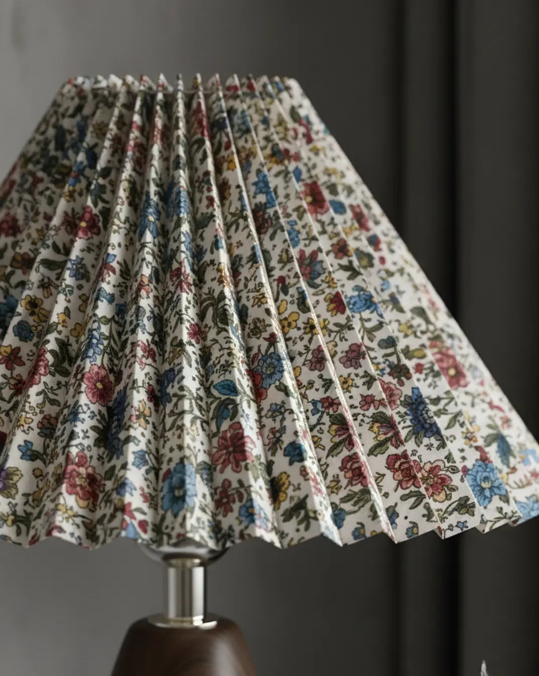 Fern Tafellamp van Keramiek in Walnoottint met Witte Stoffen Kap, 30cm | - Maison Roze