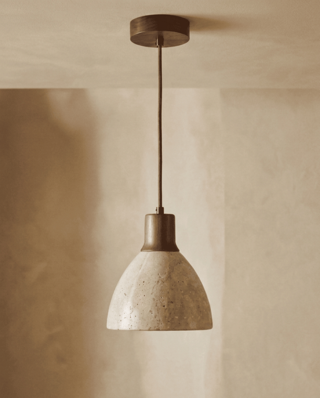Cove Hanglamp Van Beige Travertin Met Massief Hout, ø 15cm | Walnoot - Maison Roze