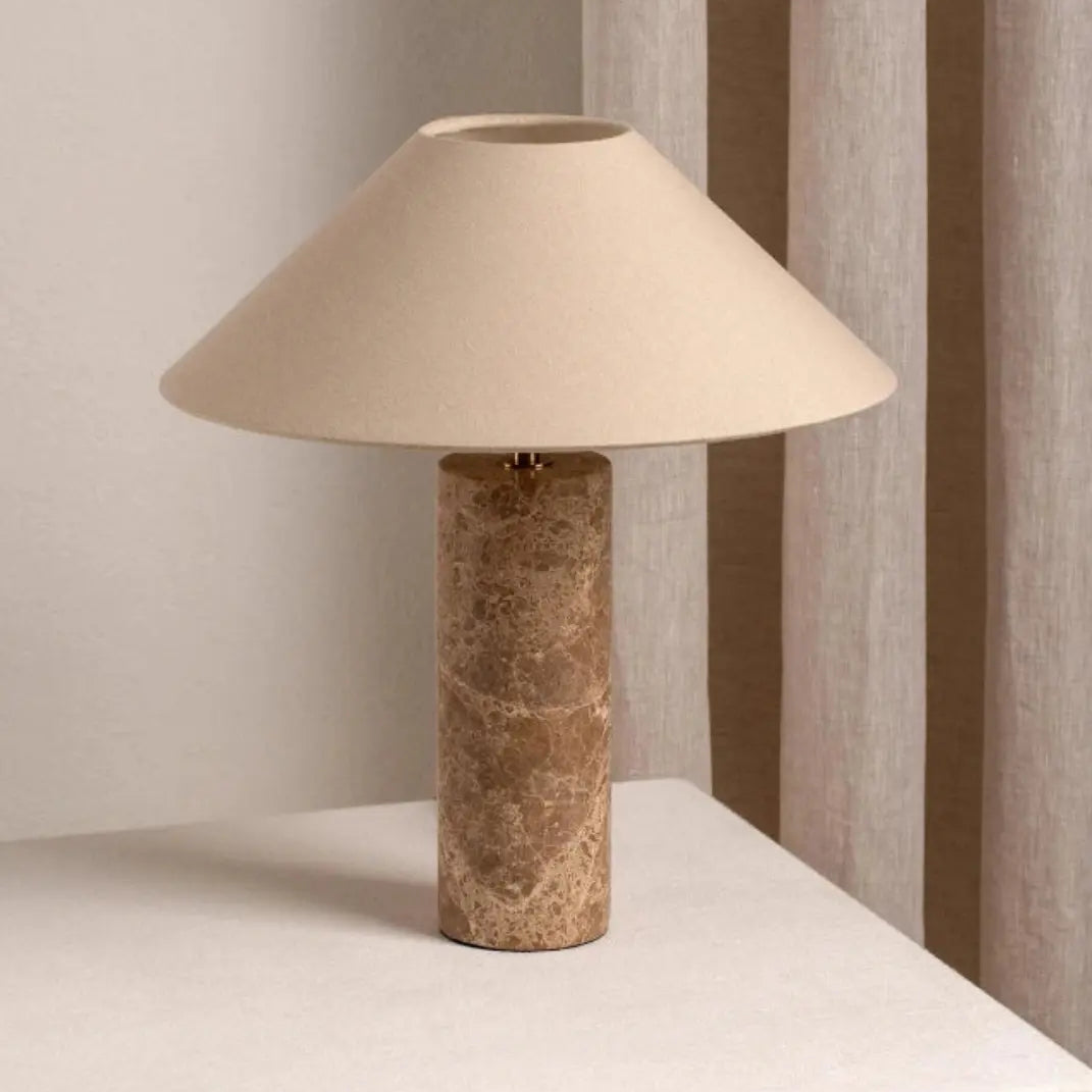 Nordic Marmeren Tafellamp – Witte Stoffen Kap