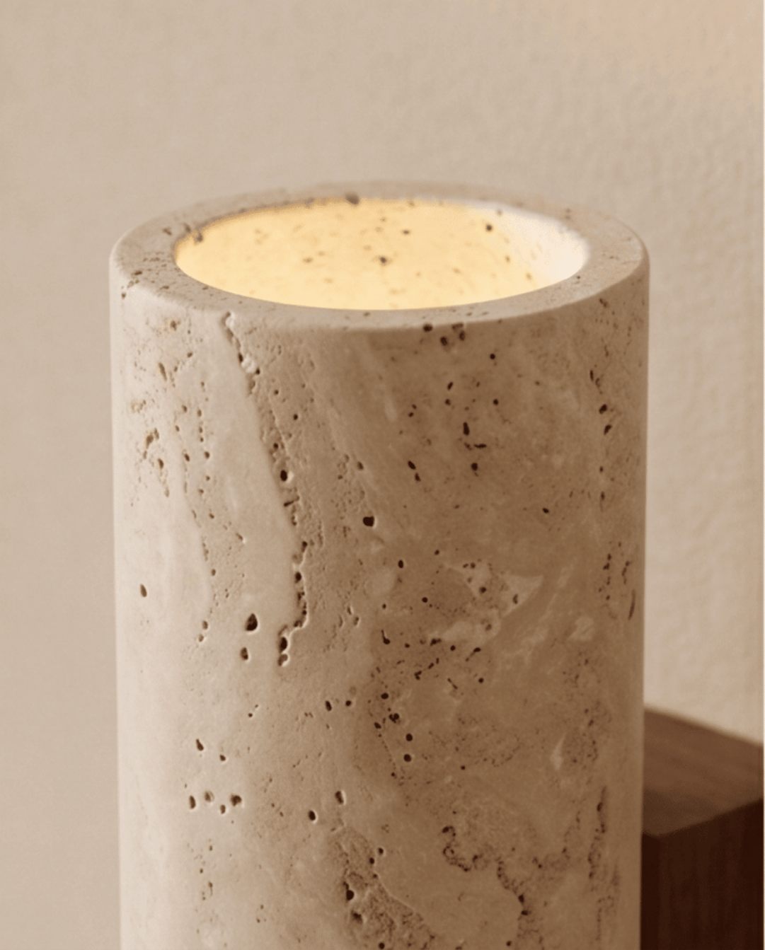 Wandlamp in natuutlijk travertijnsteen en massief hout | - Maison Roze