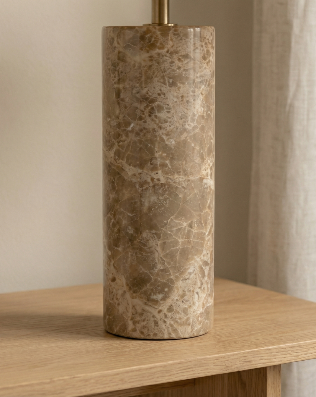 Nordic Marmeren Tafellamp – Witte Stoffen Kap | - Maison Roze