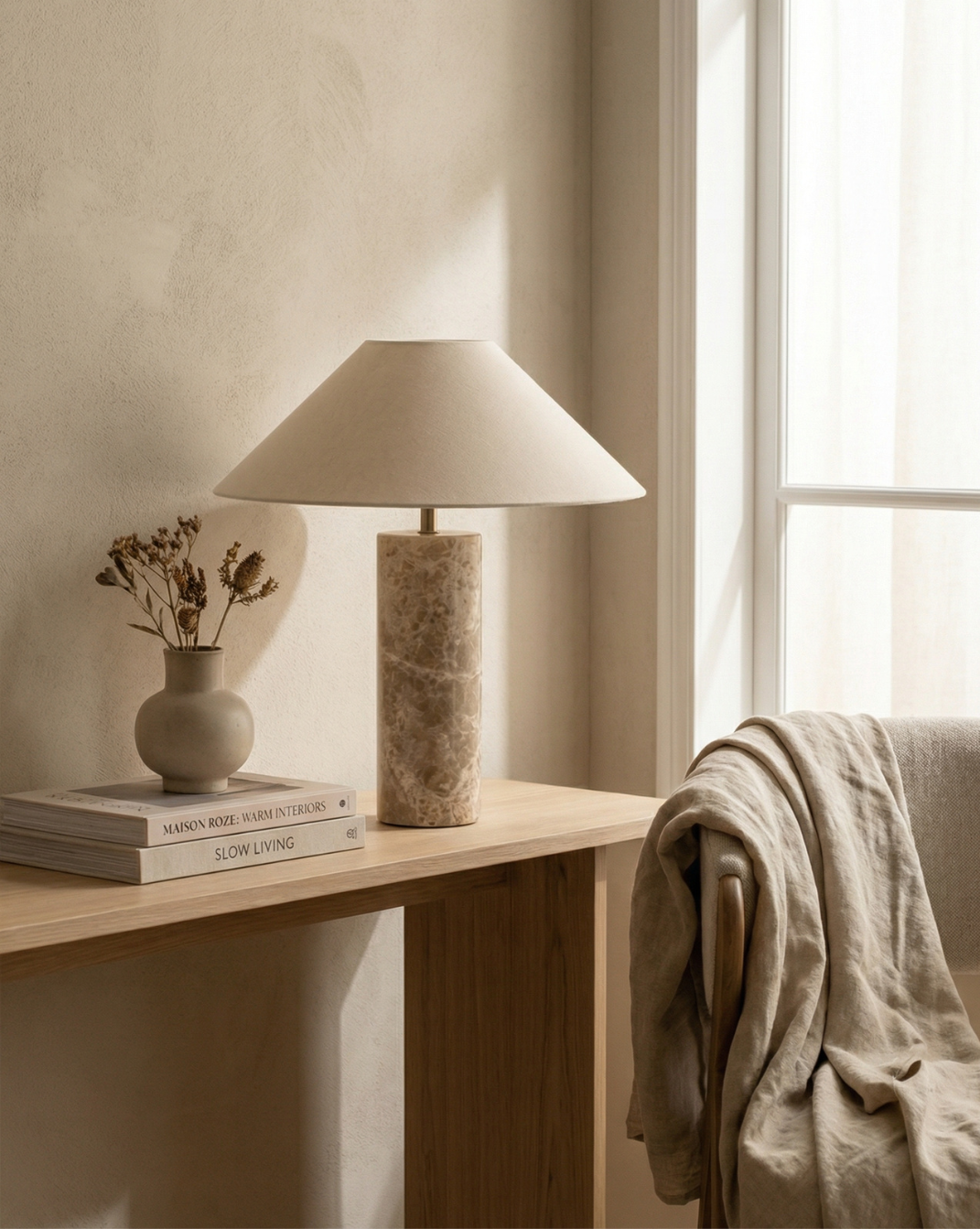 Nordic Marmeren Tafellamp – Witte Stoffen Kap | - Maison Roze