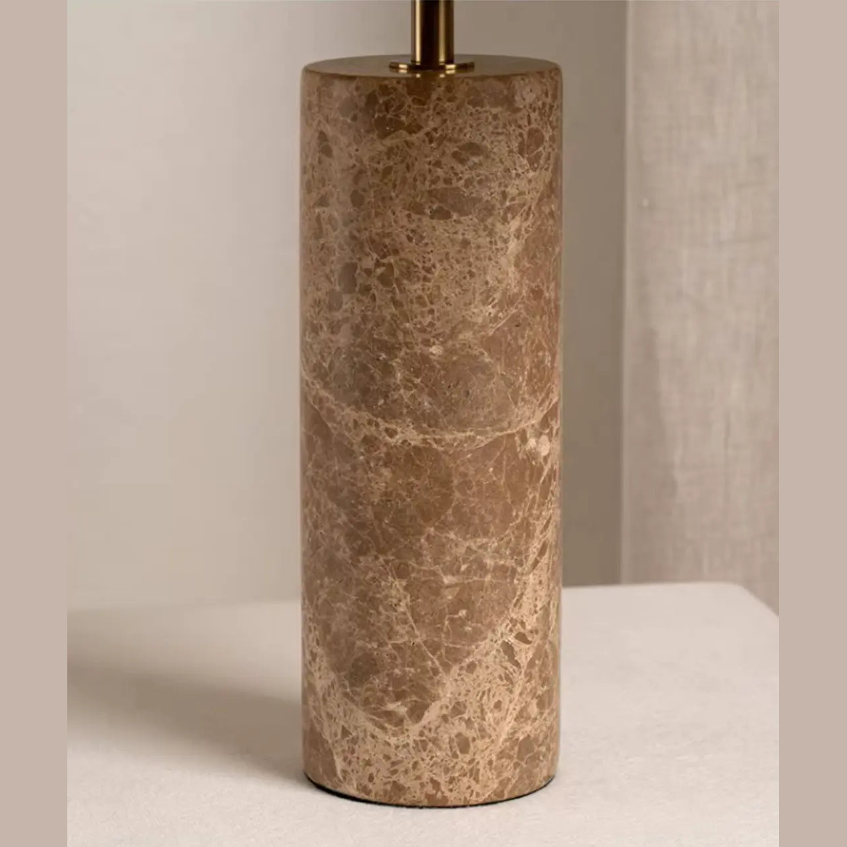 Nordic Marmeren Tafellamp – Witte Stoffen Kap