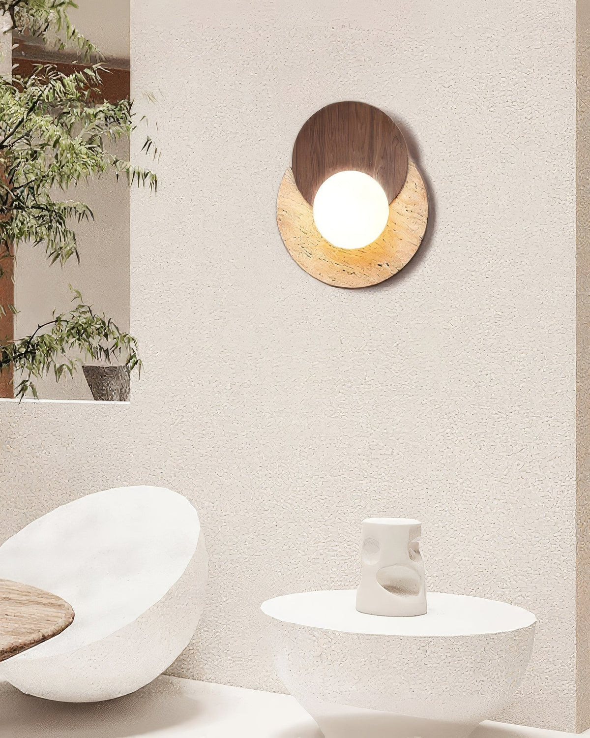 Lunar Eclipse - Travertin wandlamp met hout en glazen bol | - Maison Roze