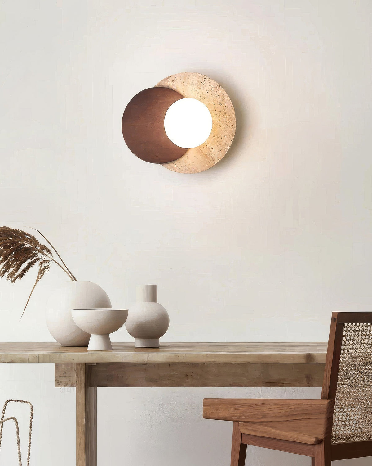 Lunar Eclipse - Travertin wandlamp met hout en glazen bol | - Maison Roze