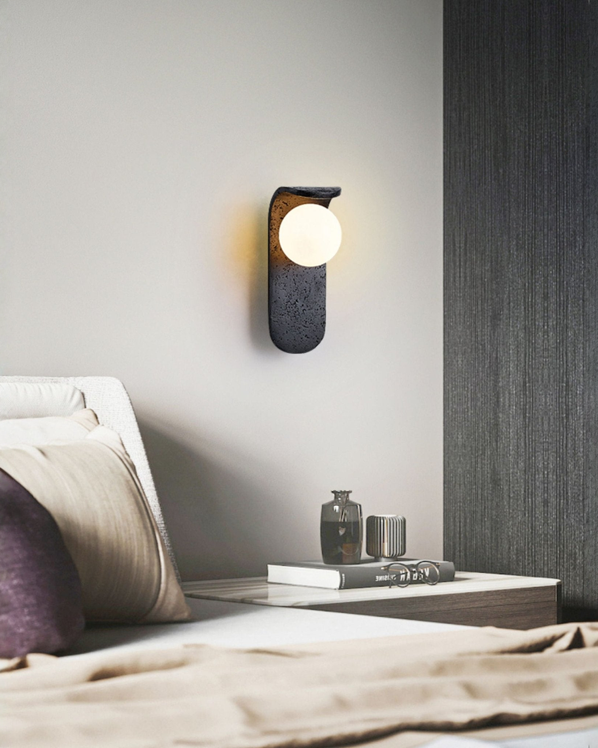 Eclipse Orb - Zwarte travertin wandlamp met glazen bol | - Maison Roze