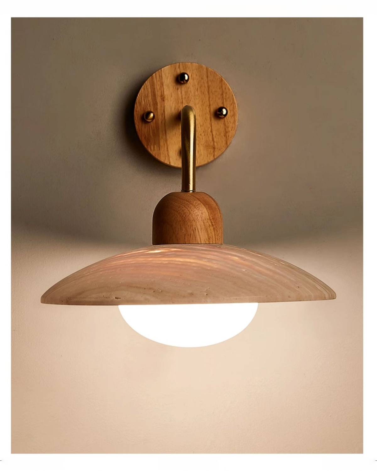 Dome Arm - Travertin wandlamp met gebogen arm en hout | - Maison Roze