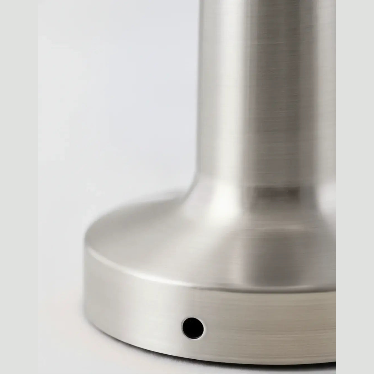 Moderne Draadloze Tafellamp – Oplaadbare LED – Metalen Afwerking