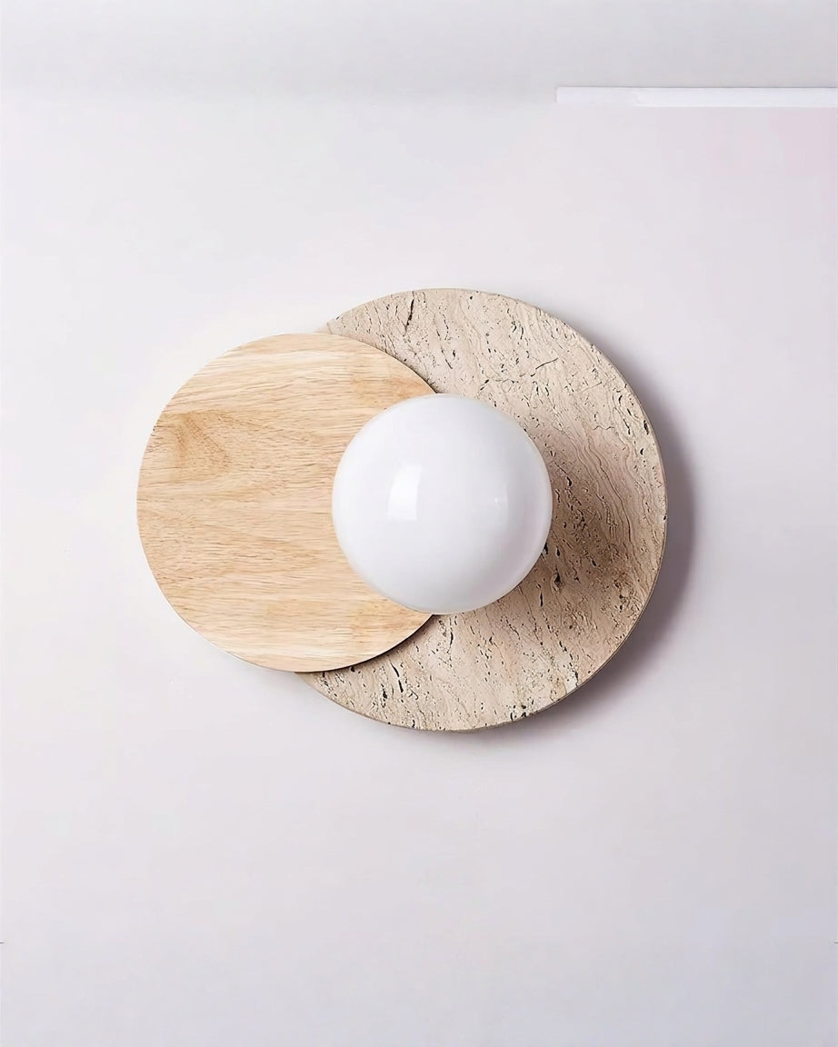 Lunar Eclipse - Travertin wandlamp met hout en glazen bol | - Maison Roze