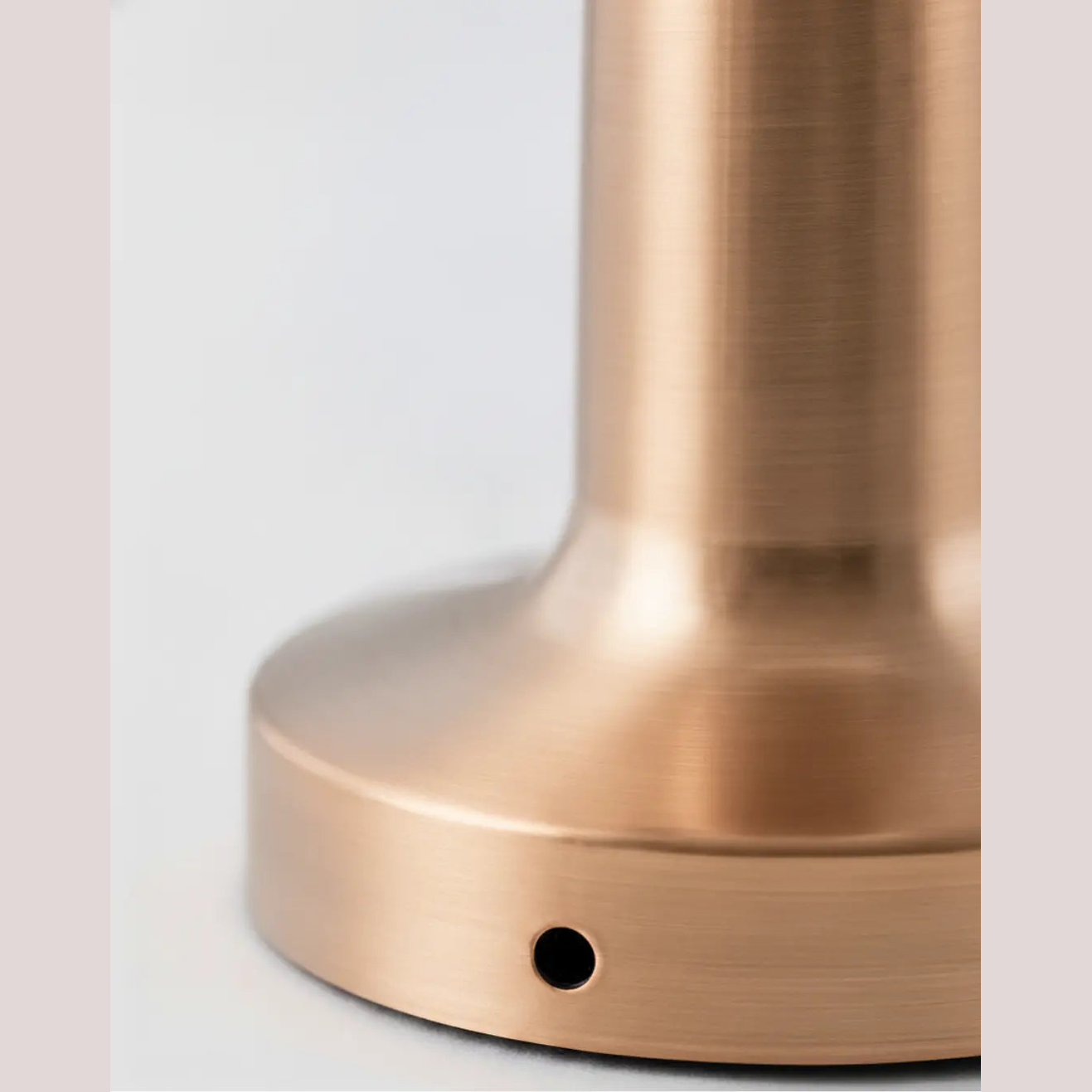 Moderne Draadloze Tafellamp – Oplaadbare LED – Metalen Afwerking