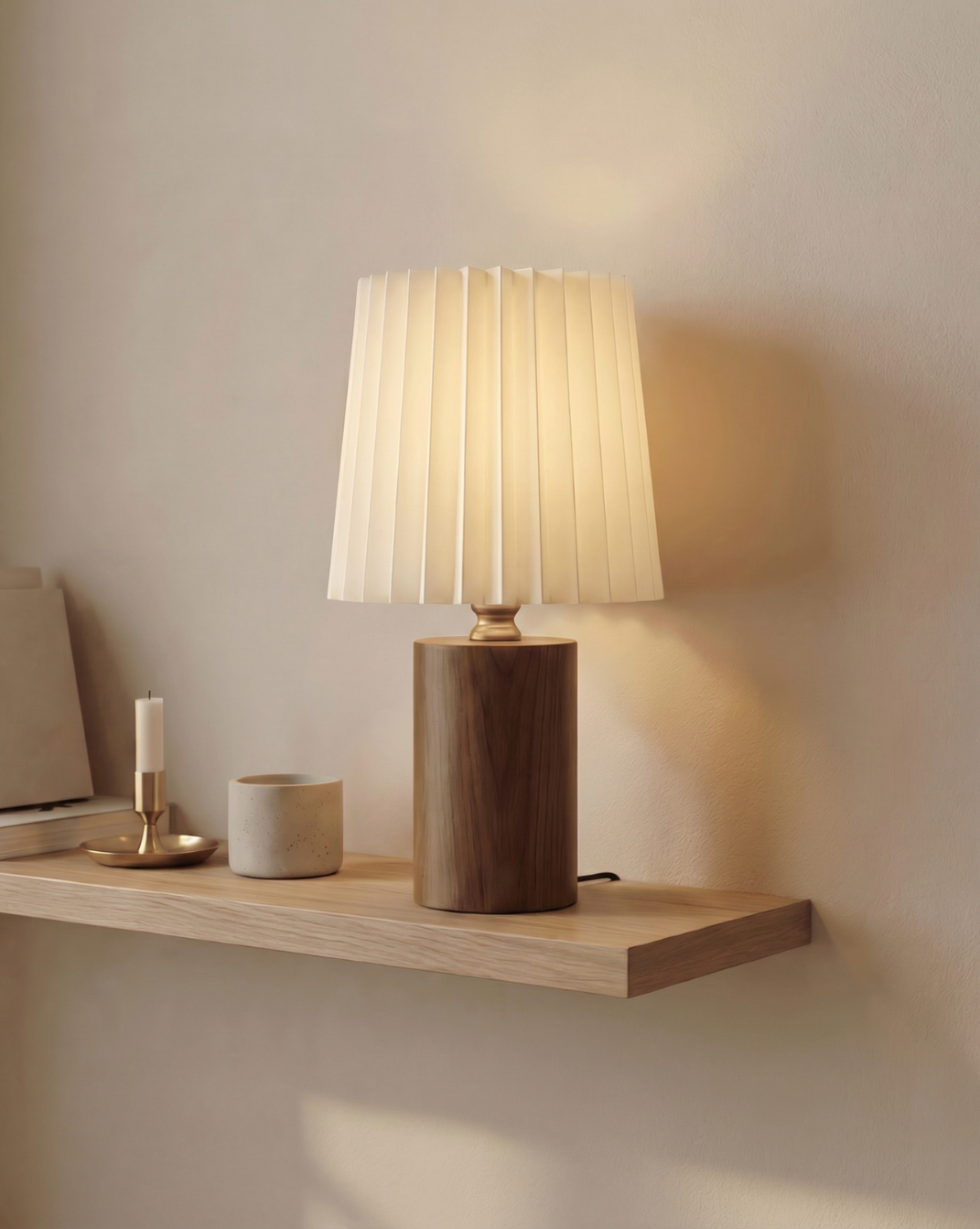 Koreaanse Stijl Tafellamp – Geplooide Stoffen Kap Met Houten Voet | Walnoot - Maison Roze