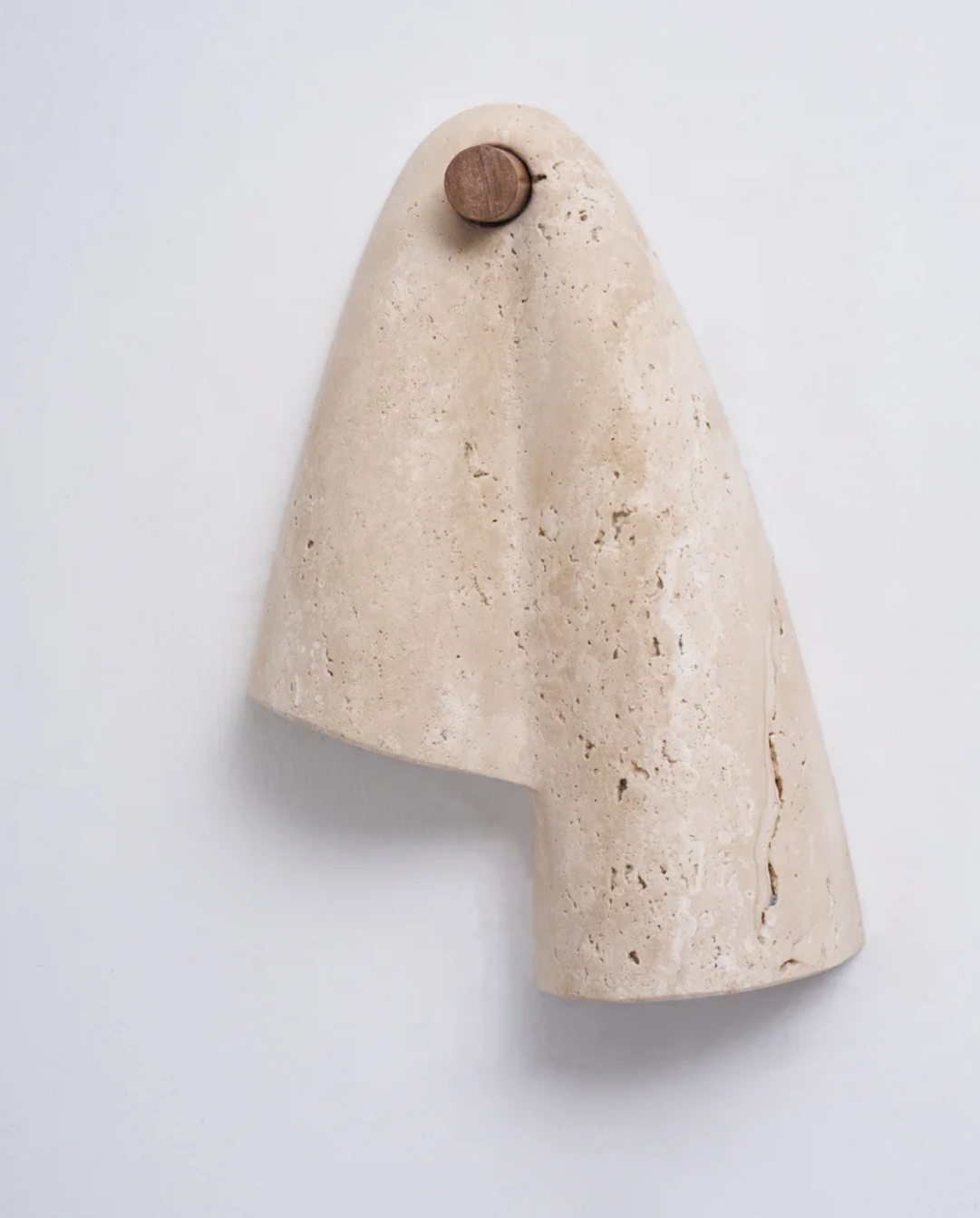 Drapé - Travertin wandlamp met plooivorm | - Maison Roze