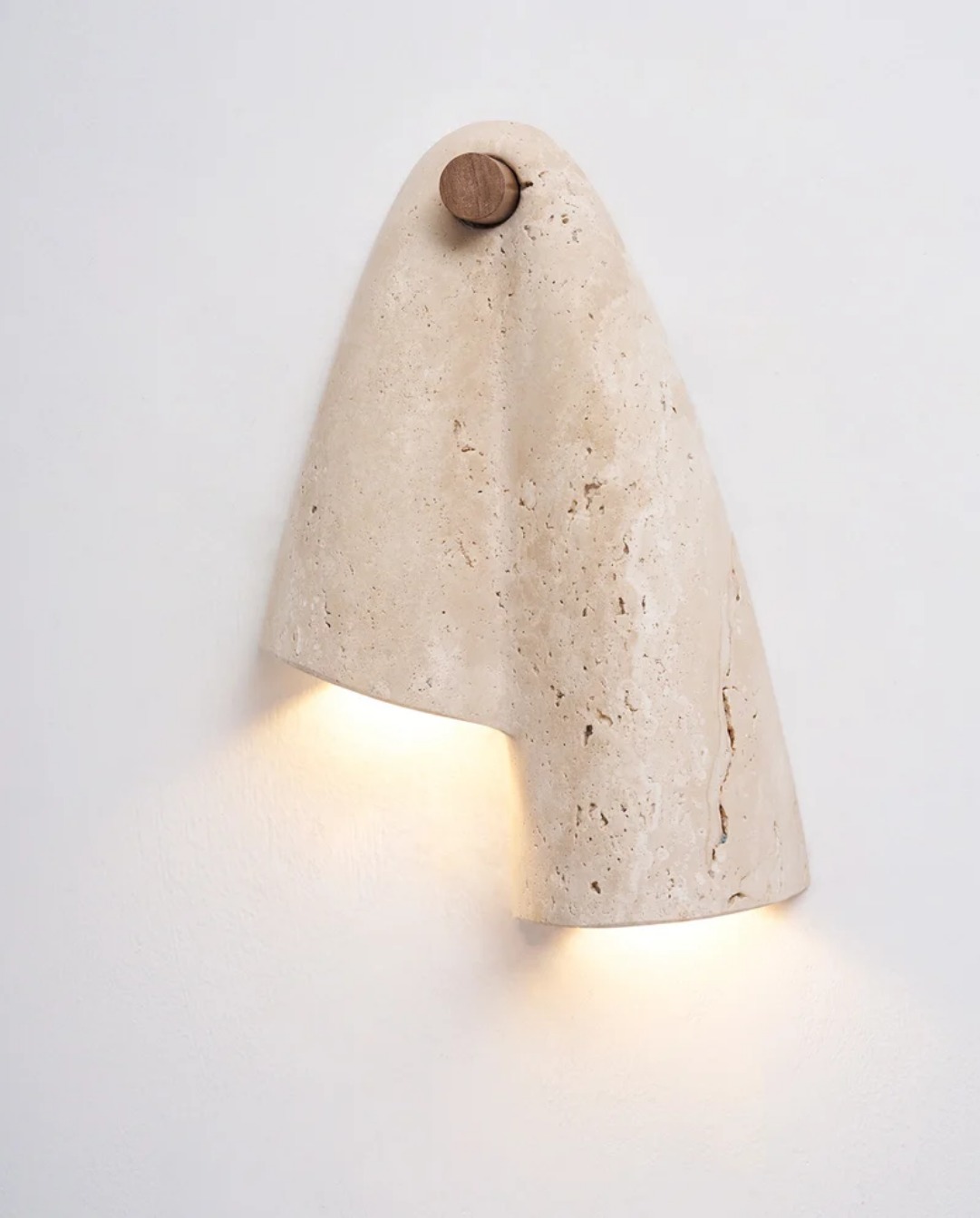 Drapé - Travertin wandlamp met plooivorm | - Maison Roze