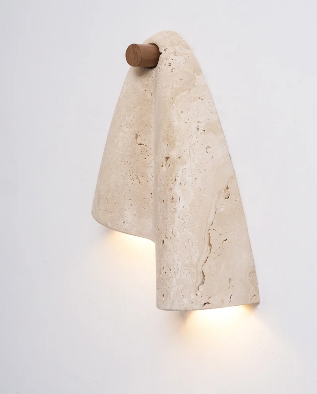 Drapé - Travertin wandlamp met plooivorm | - Maison Roze