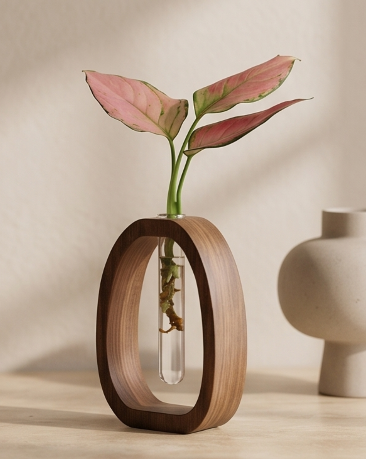 Cove vaas van massief walnoothout met glazen reageerbuis, 14,5cm | - Maison Roze