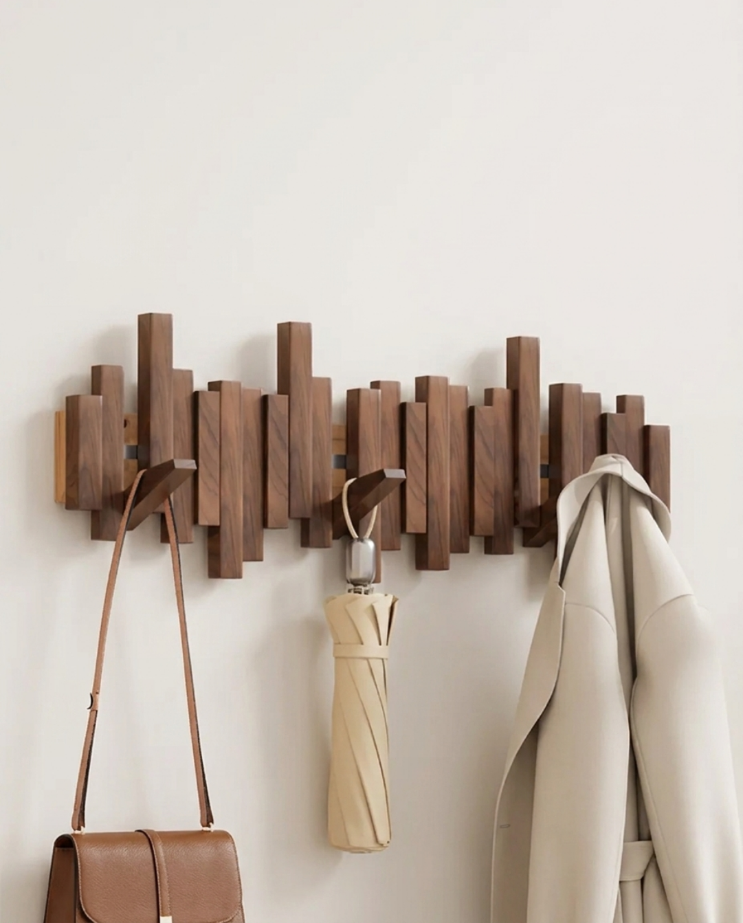 Houten wandkapstok met inklapbare magneethaken – beuken hout, 3 tot 10 haken | Walnoot - Maison Roze