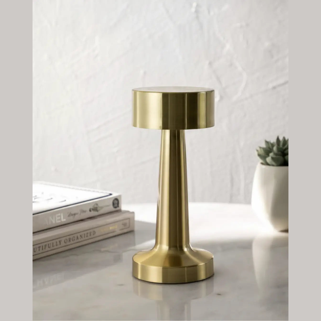 Moderne Draadloze Tafellamp – Oplaadbare LED – Metalen Afwerking