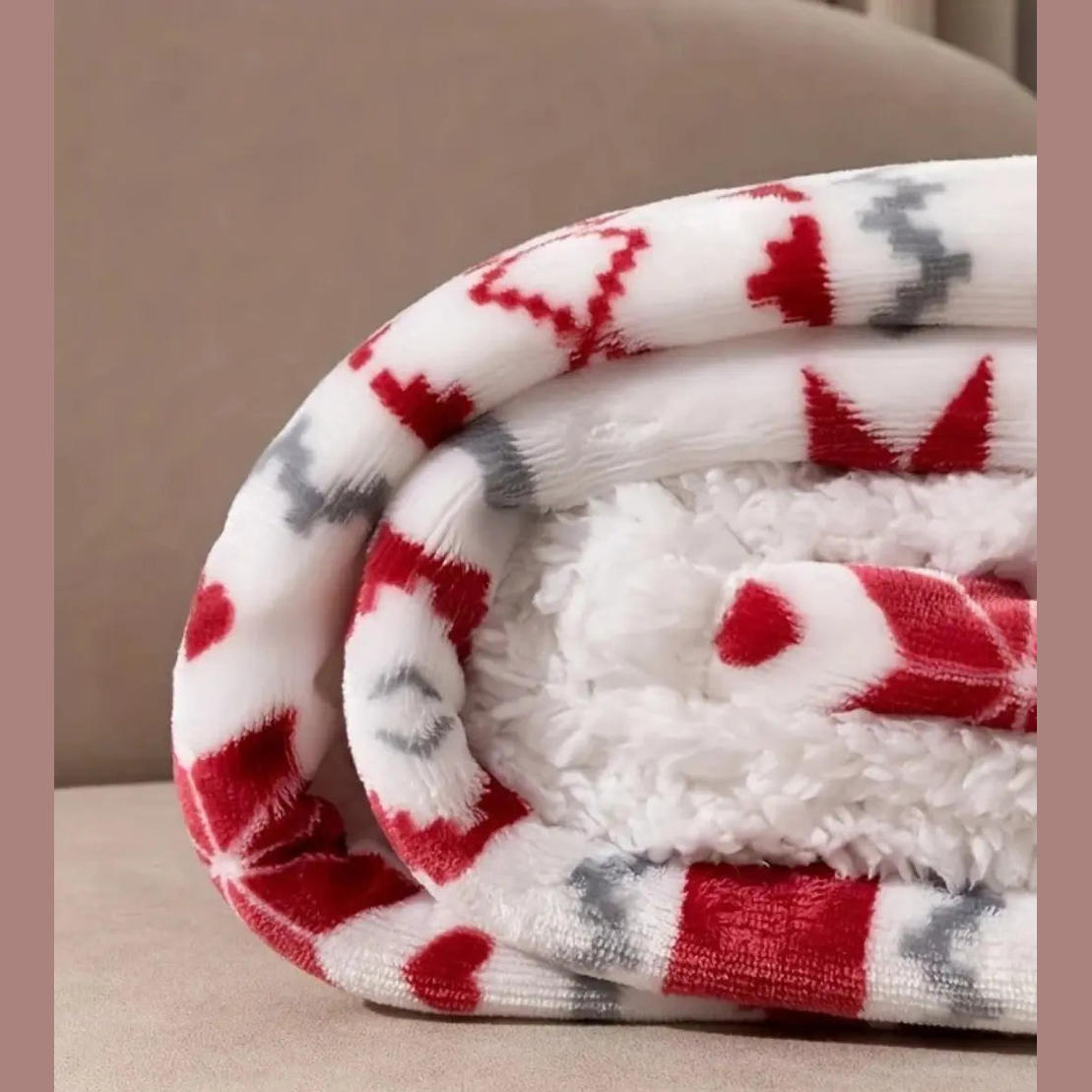 Witte Pluche Kerstdeken – Rode Rendierprint