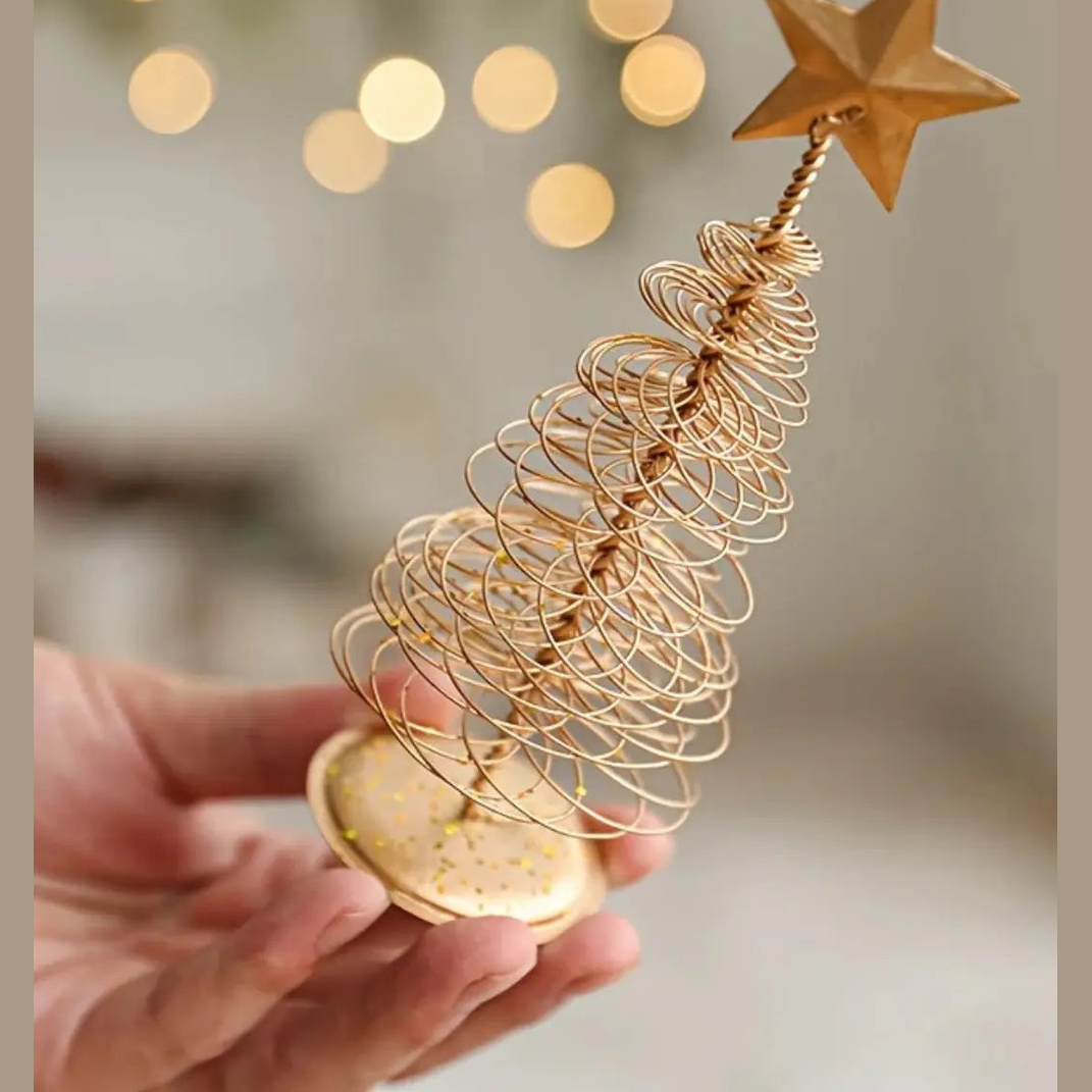 Vintage Gouden Ijzeren Kerstbomen – Minimalistische Scandinavische Tafeldecoratie