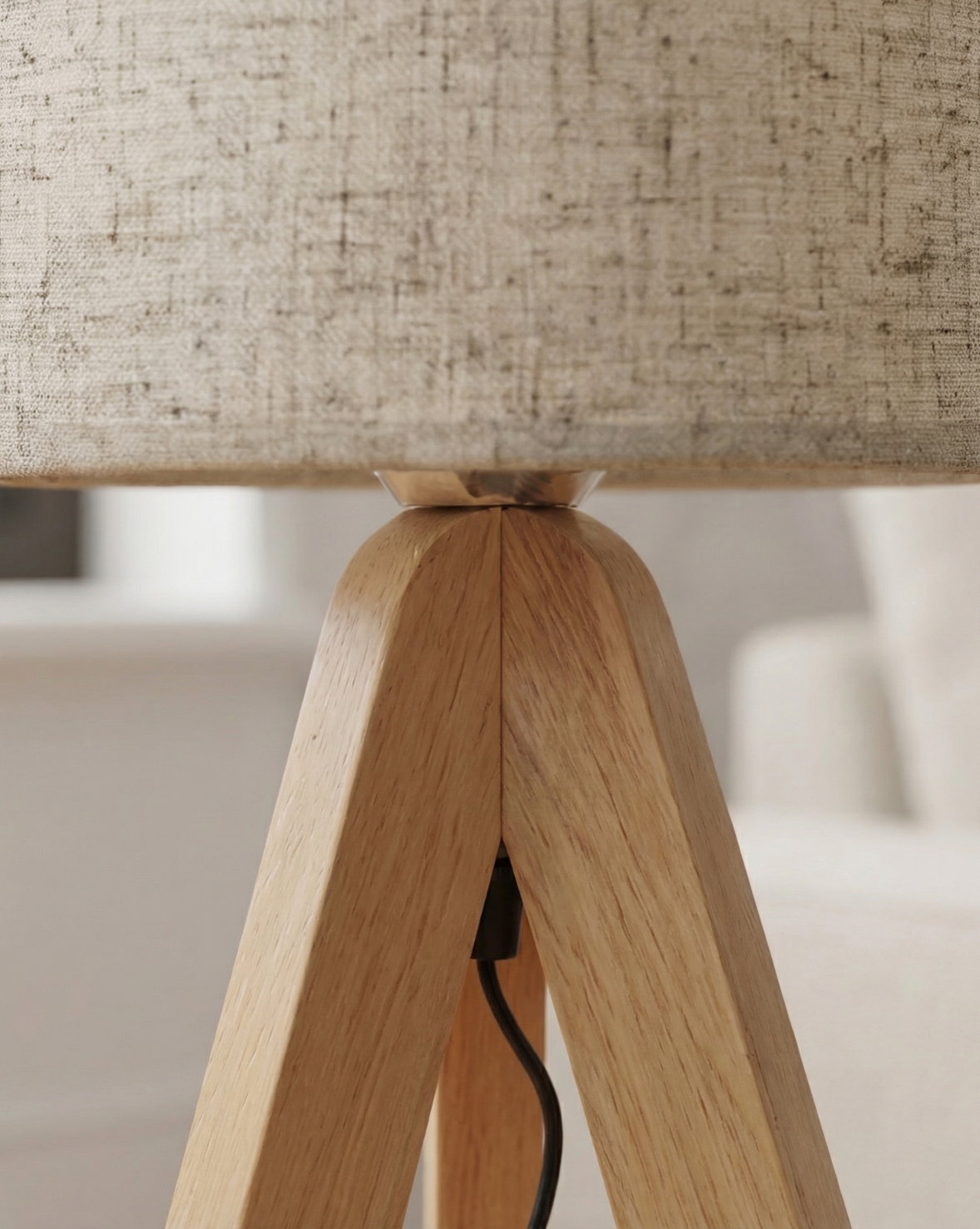 40cm Minimalistische Tafellamp – Houten Tripod Voet Met Stoffen Kap | - Maison Roze