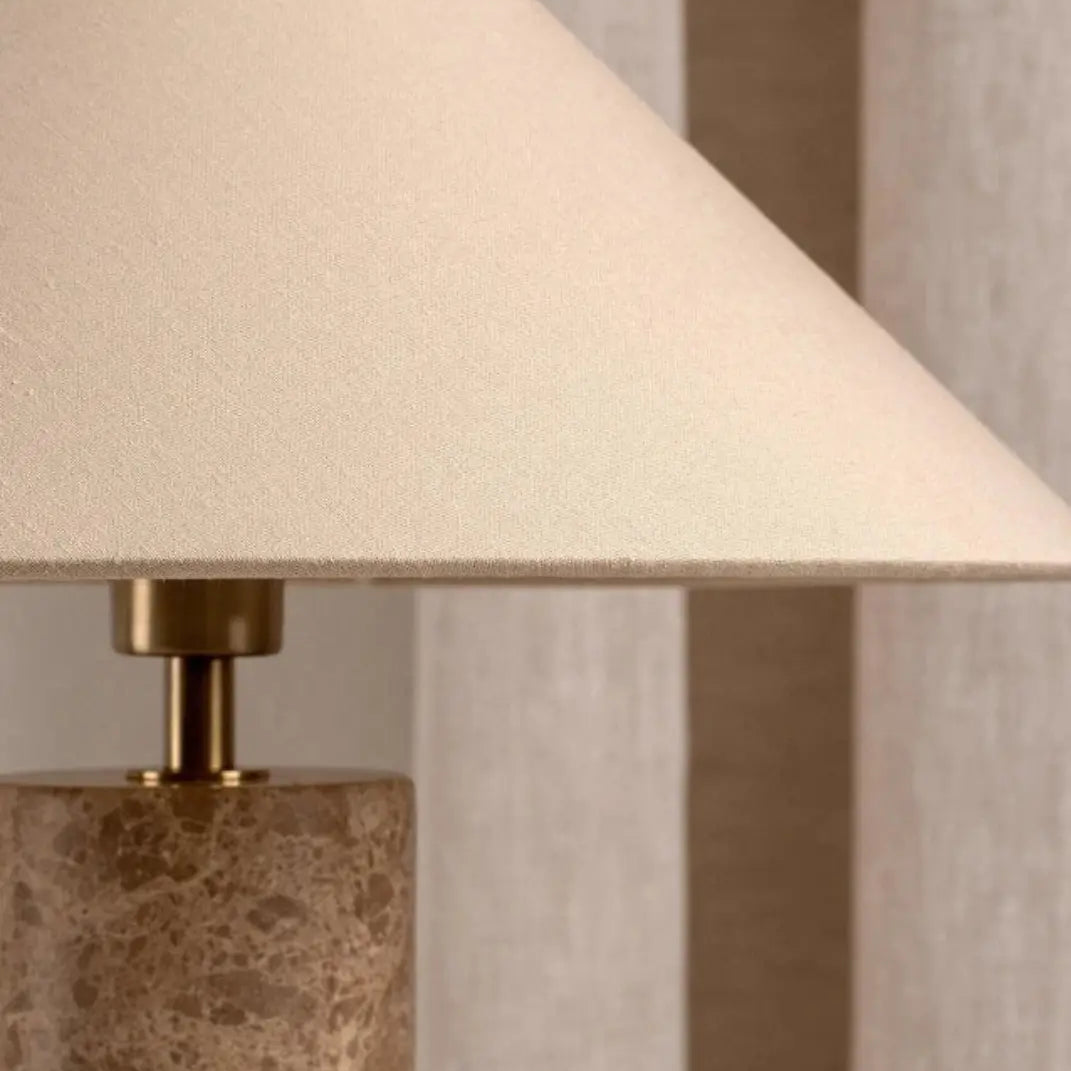 Nordic Marmeren Tafellamp – Witte Stoffen Kap