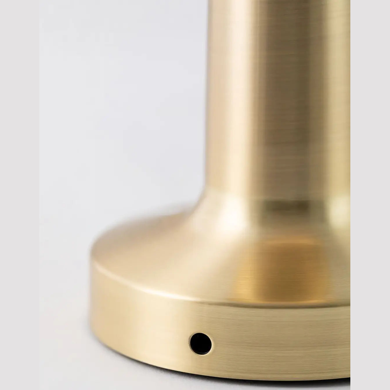 Moderne Draadloze Tafellamp – Oplaadbare LED – Metalen Afwerking