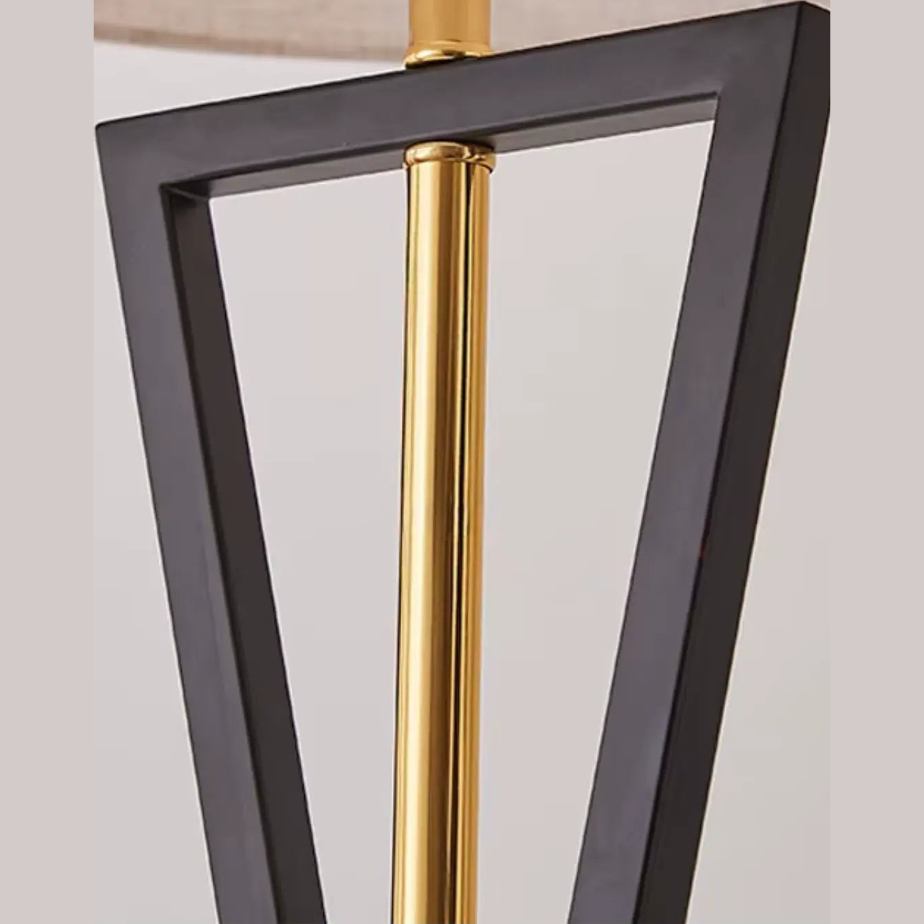 53cm Moderne Ijzeren Tafellamp – Tijdloos Ijzeren Ontwerp Met Stoffen Kap