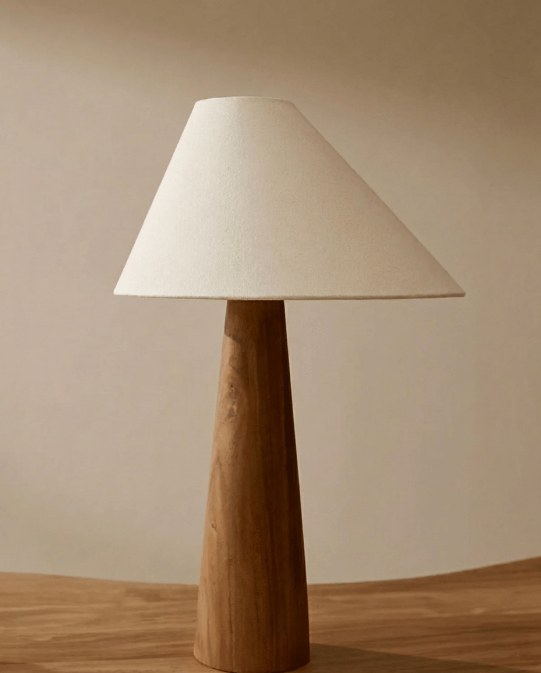 Grove tafellamp van massief hout met beige stoffen kap, 45 cm | - Maison Roze
