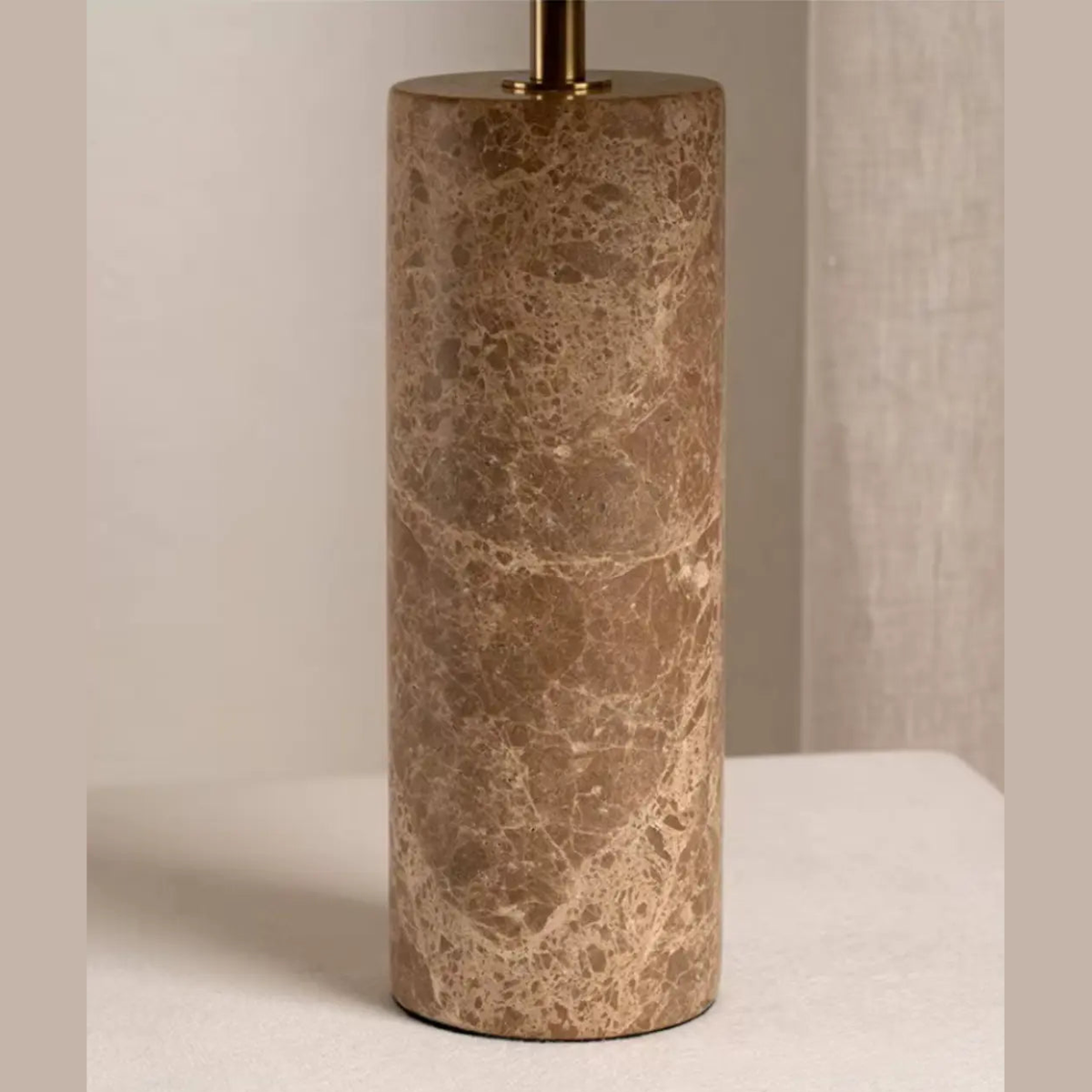 Nordic Marmeren Tafellamp – Witte Stoffen Kap