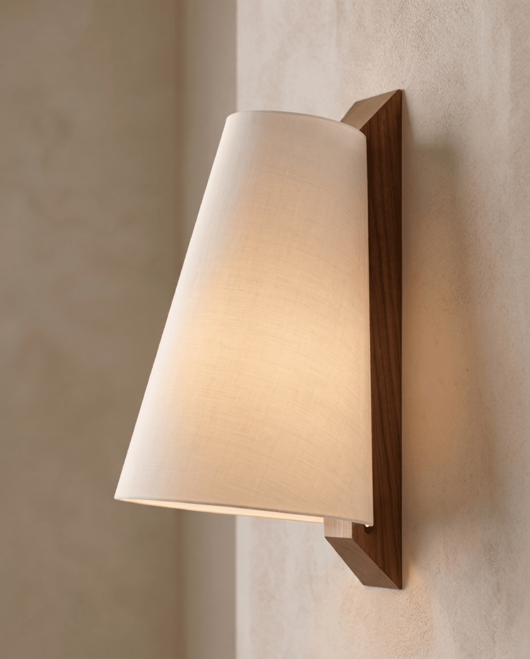Vintage Wandlamp “Linea” – Hout & Conische Kap, 38cm | - Maison Roze