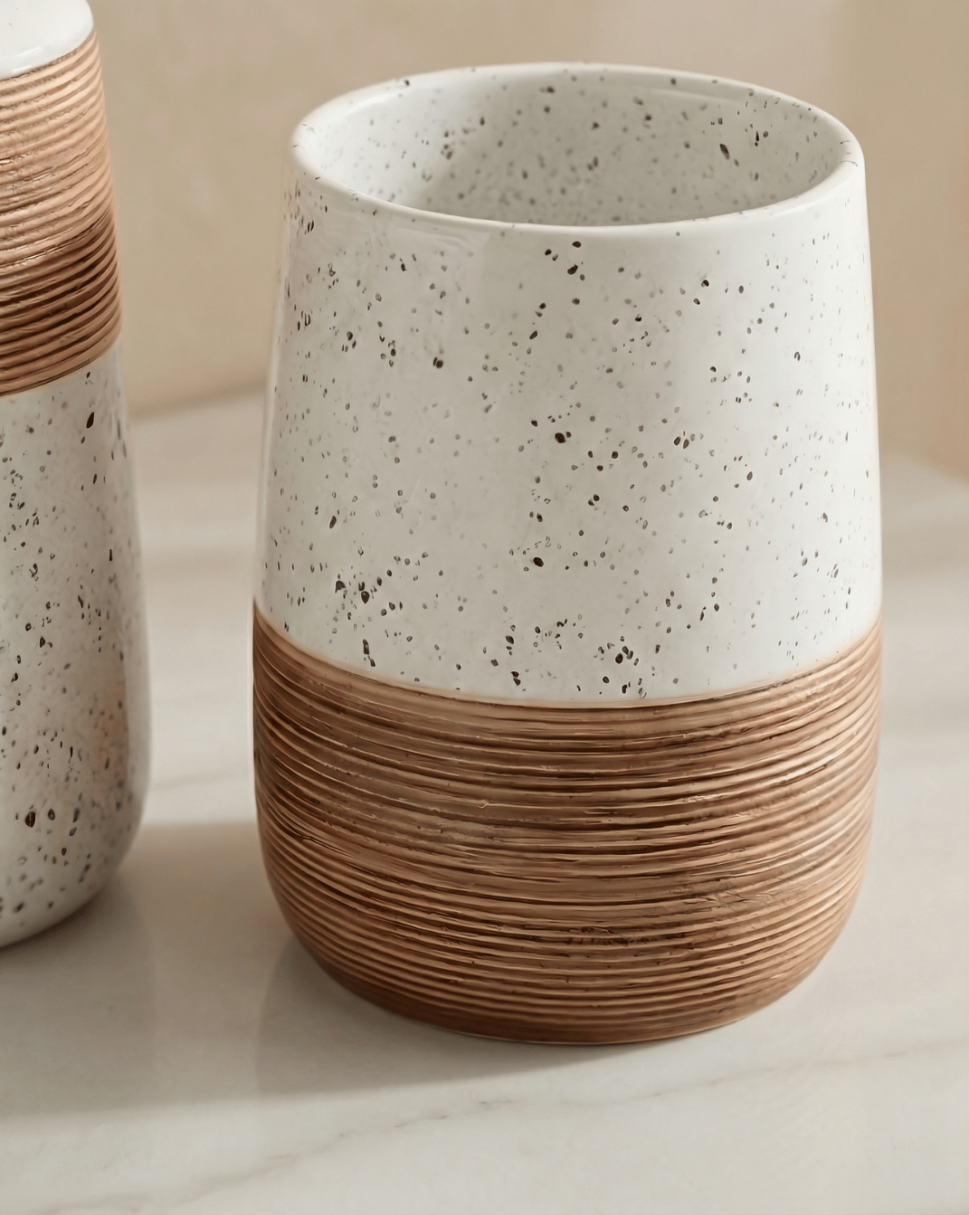Flint Badkamerset 2-Delig Gespikkeld Keramiek Met Bamboe Design, 18 cm | - Maison Roze