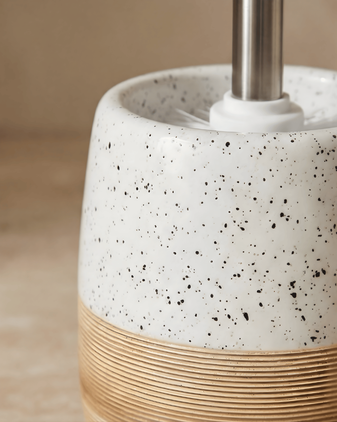 Keramische Toiletborstelset – Houten Textuur Voet – Roestvrijstalen Handvat | - Maison Roze