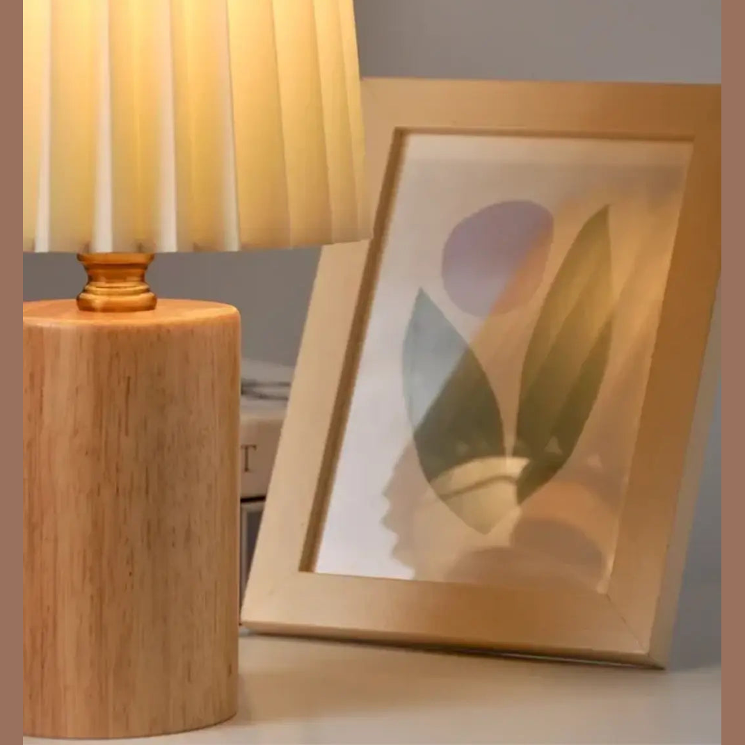 31cm Koreaanse Stijl Tafellamp – Geplooide Stoffen Kap Met Houten Voet