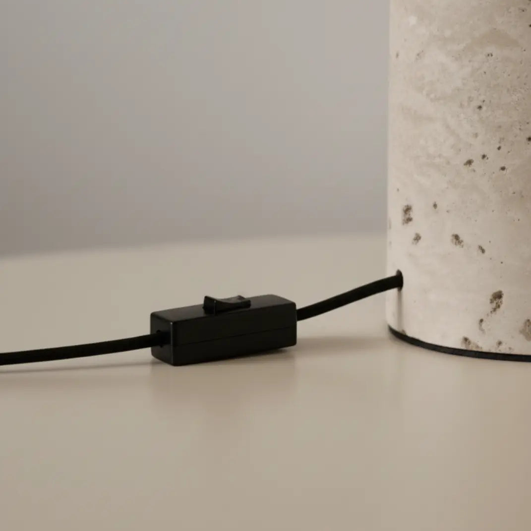 Travertijn Tafellamp – Gele Natuursteen & Stoffen Kap