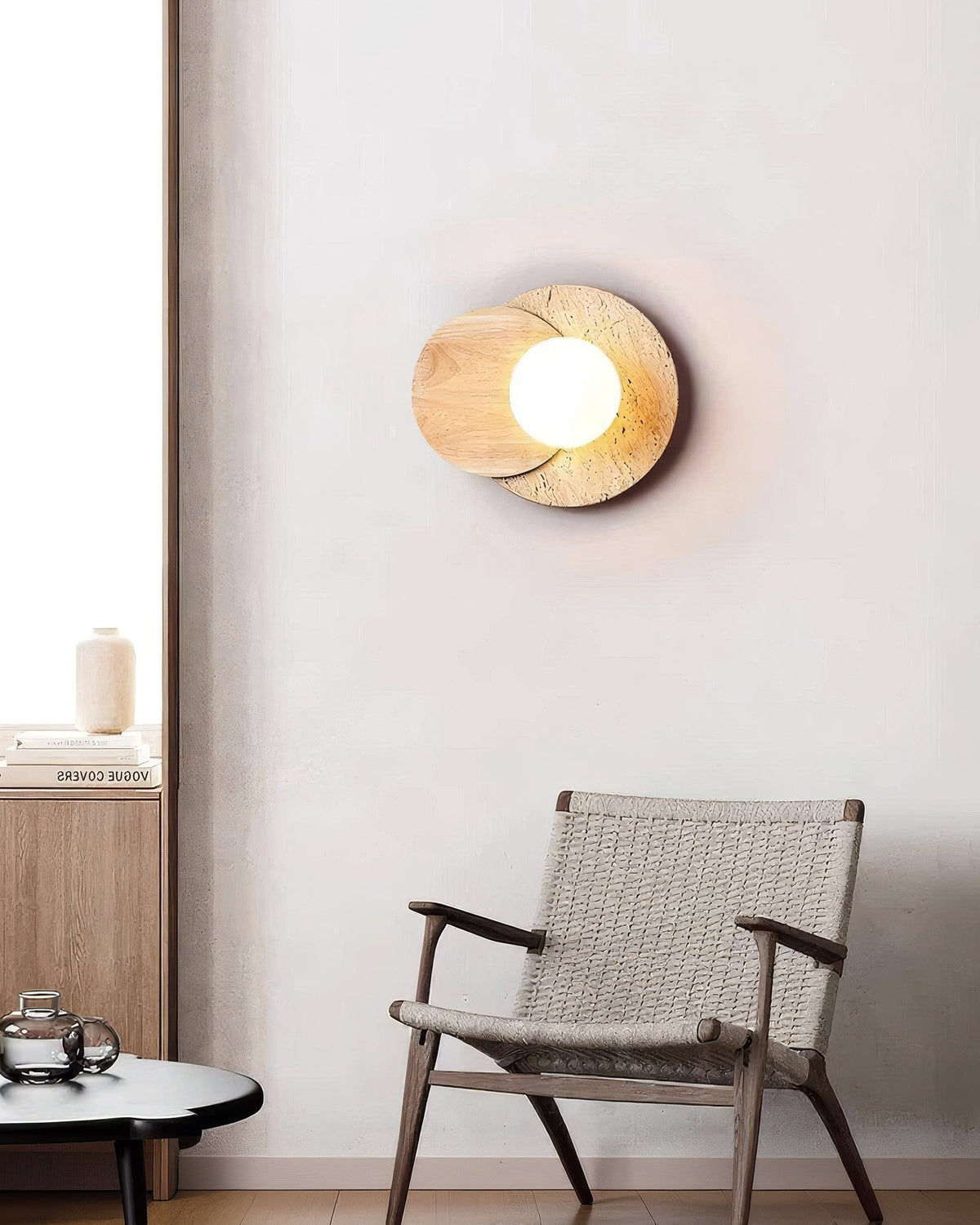 Lunar Eclipse - Travertin wandlamp met hout en glazen bol | - Maison Roze