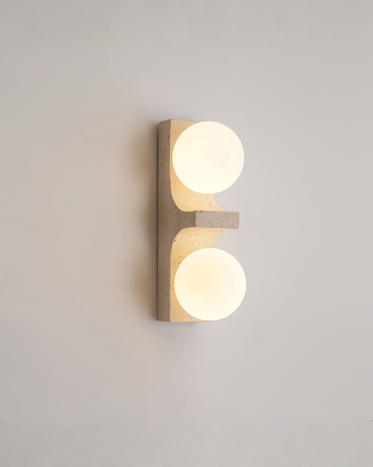 Cirra Orb - Travertin wandlamp met bol | - Maison Roze