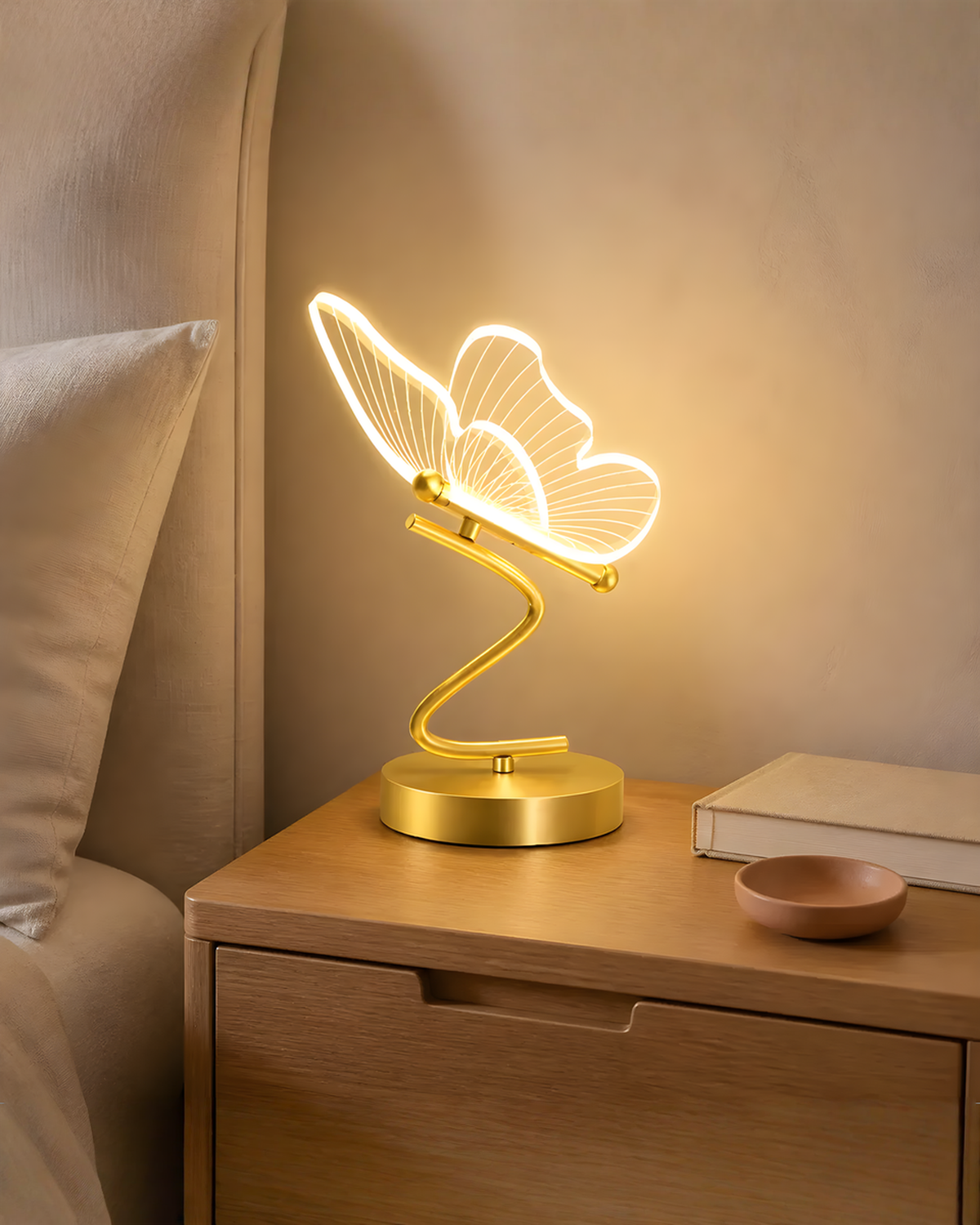 Vlinder LED-tafellamp van goudkleurig metaal en acryl - 30 cm | - Maison Roze