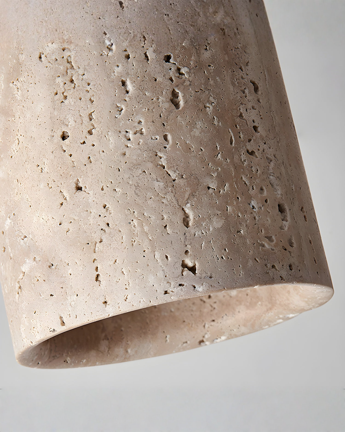 Cilindervormige plafondlamp van travertin en hout | - Maison Roze