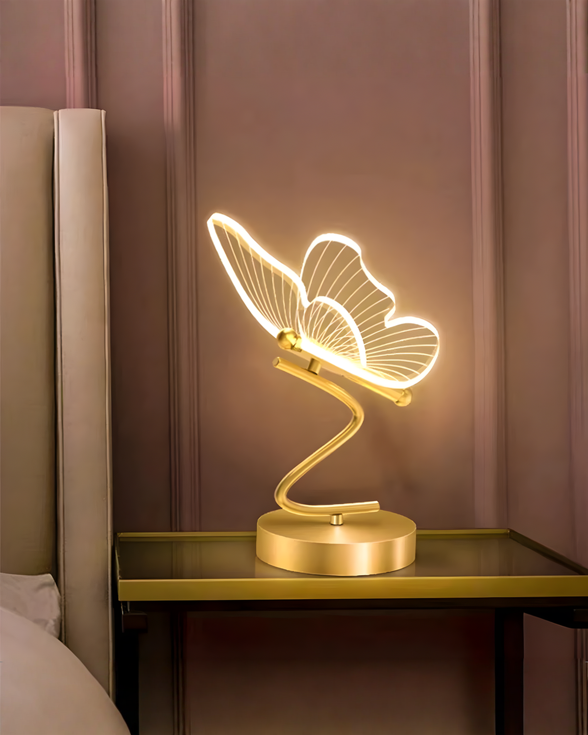 Vlinder LED-tafellamp van goudkleurig metaal en acryl - 30 cm | - Maison Roze