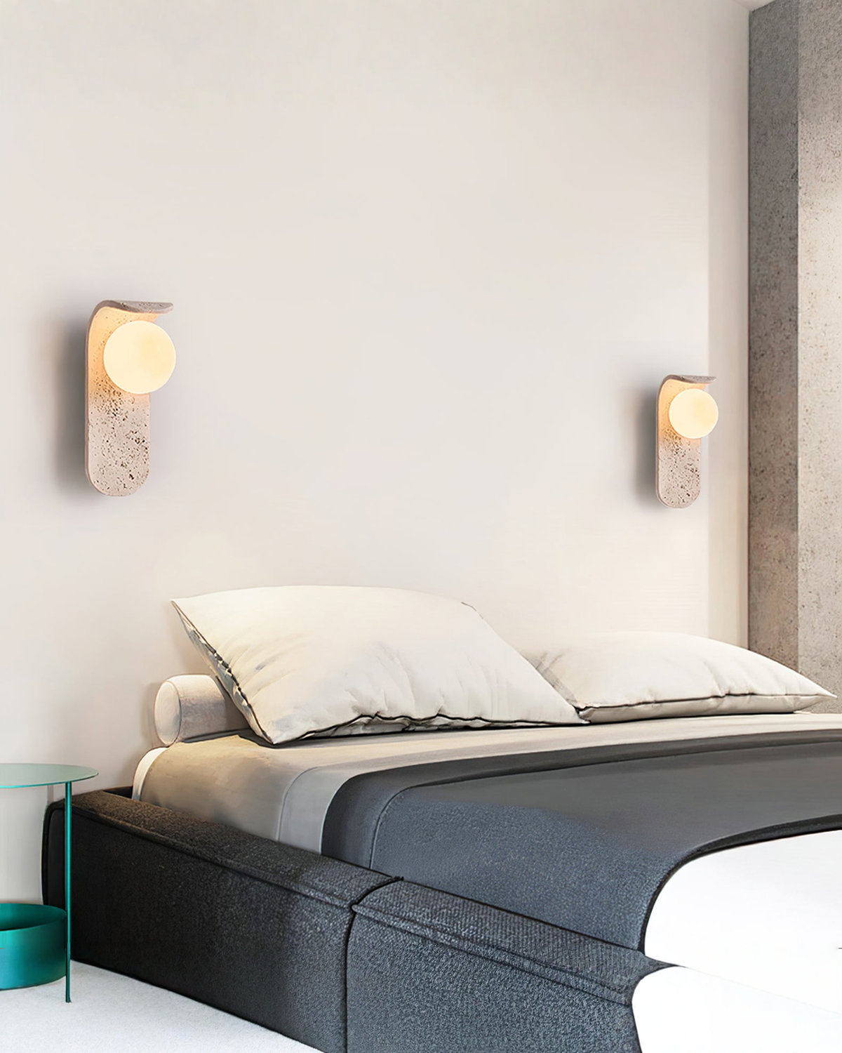 Solis Curve - Gebogen travertin wandlamp met glazen bol | - Maison Roze