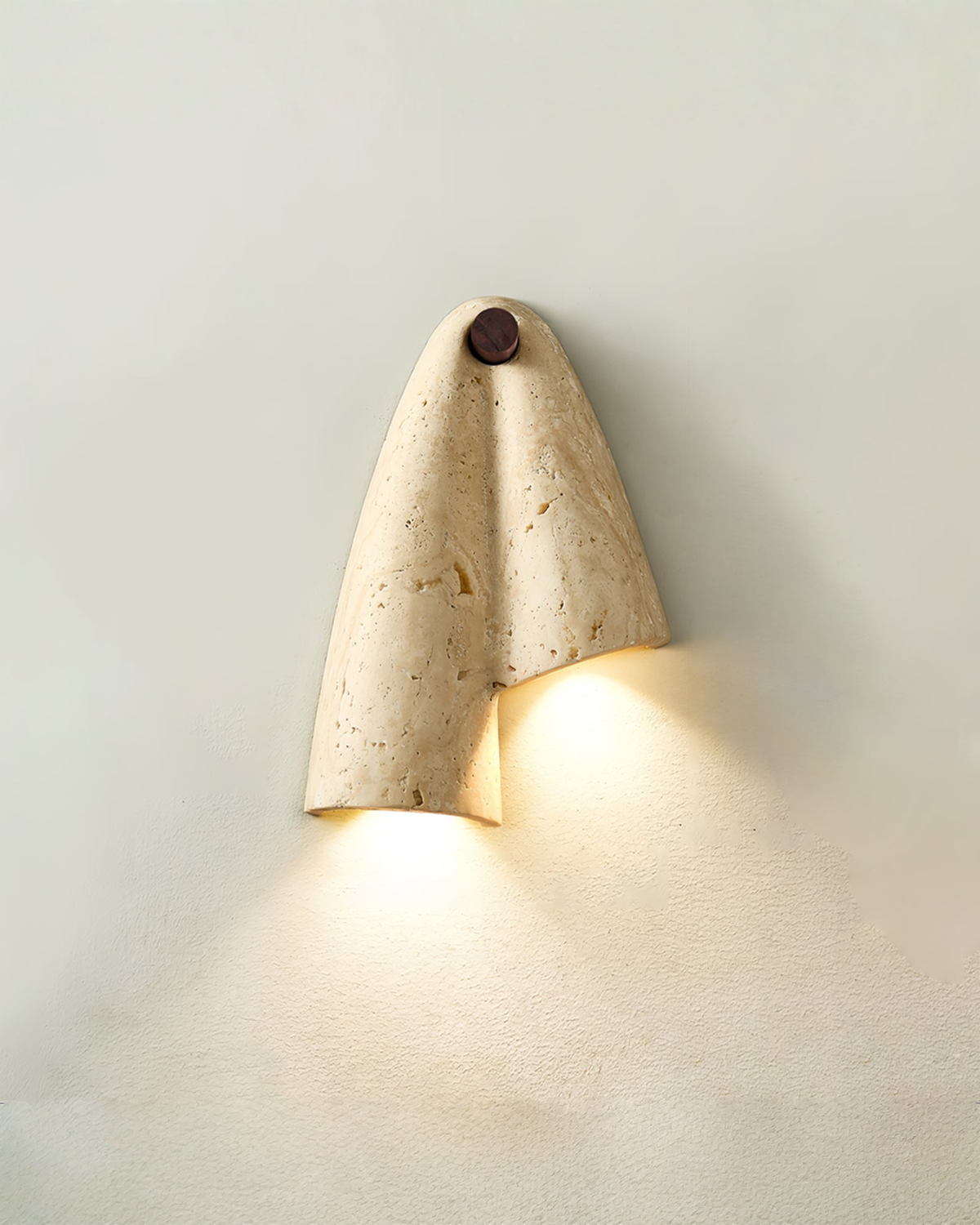 Drapé - Travertin wandlamp met plooivorm | - Maison Roze