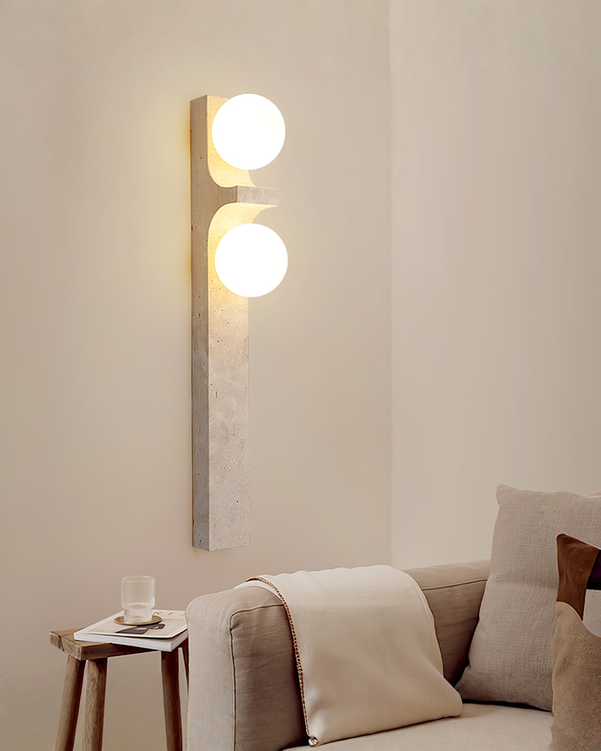 Cirra Orb - Travertin wandlamp met bol | Ø 6 x H 50 cm - Maison Roze