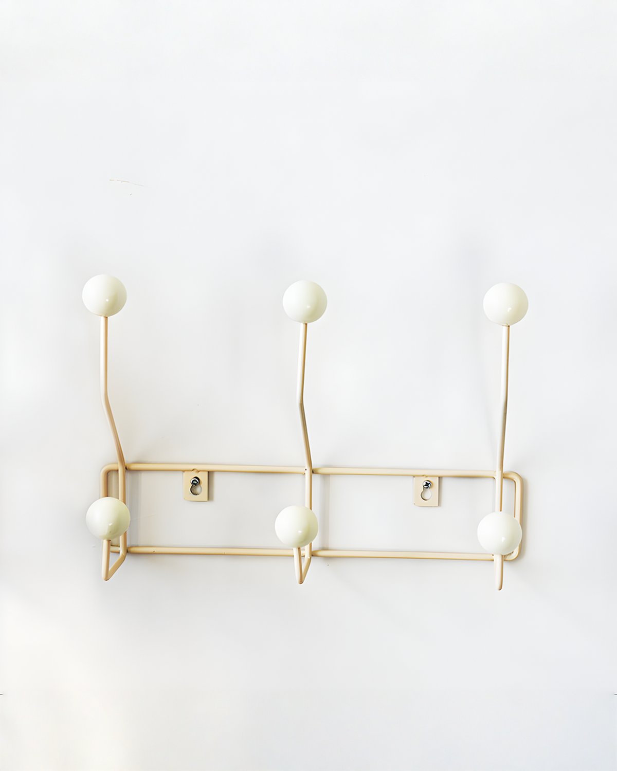 Wandkapstok met witte bolletjes en 4 dubbele haken - 37 cm | Wit 3 Haken - Maison Roze