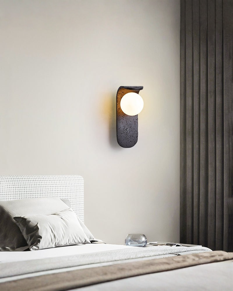 Eclipse Orb - Zwarte travertin wandlamp met glazen bol | - Maison Roze