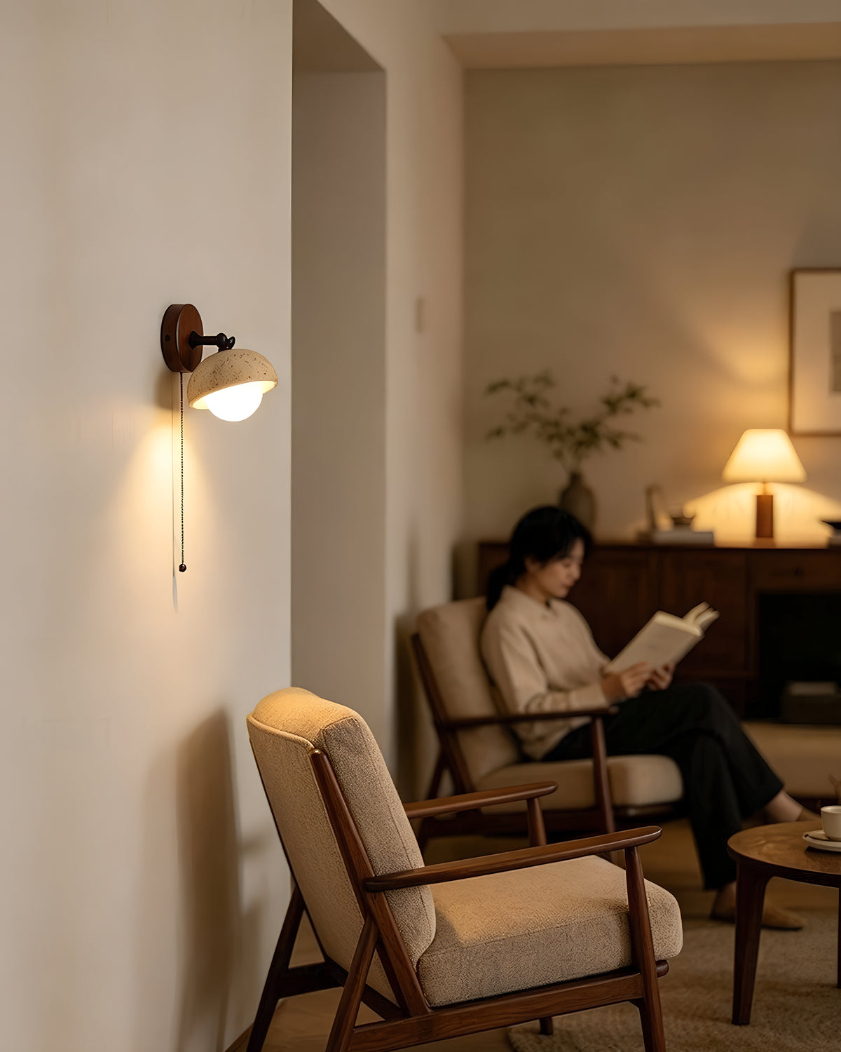 Pecherna - Travertin wandlamp met walnoot en glazen bol | - Maison Roze