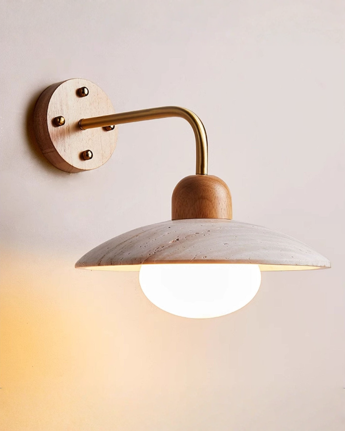 Dome Arm - Travertin wandlamp met gebogen arm en hout | - Maison Roze