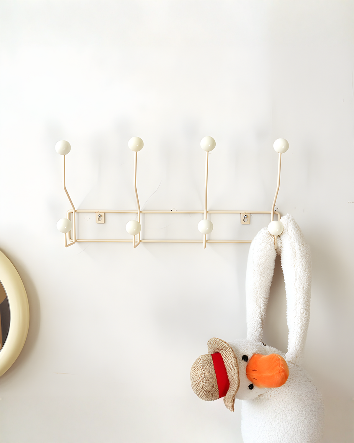 Wandkapstok met witte bolletjes en 4 dubbele haken - 37 cm | Wit 4 Haken - Maison Roze